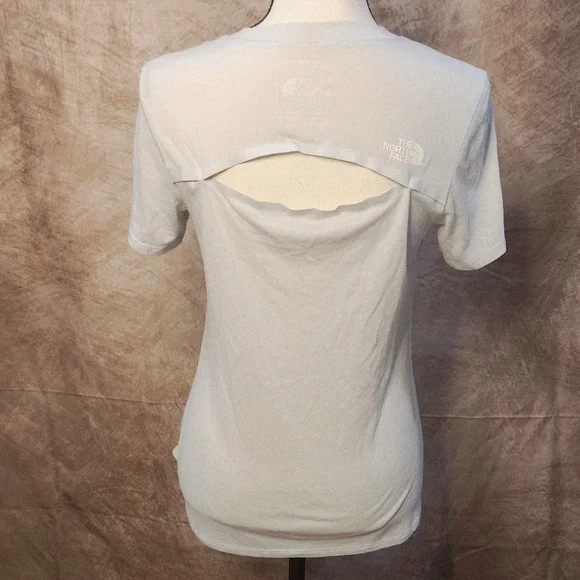 The North Face Lightweight Performance Tee – Grey – Size S - Picture 3 of 11